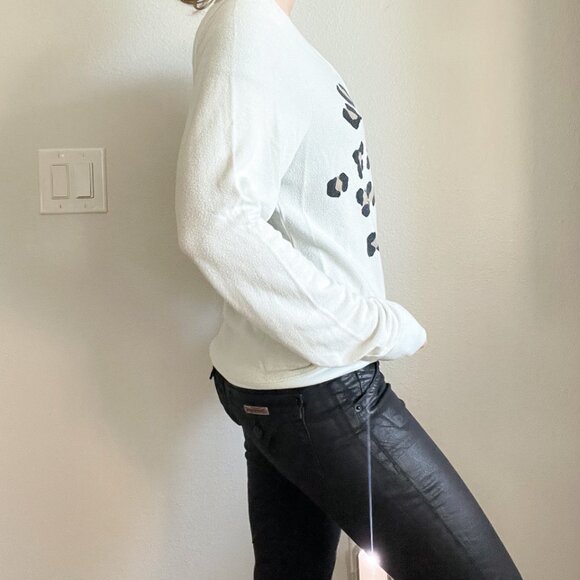 Wildfox Mint Green Leopard Graphic Sweatshirt V-Neck XS Vintage Cozy Pullover - Picture 4 of 8